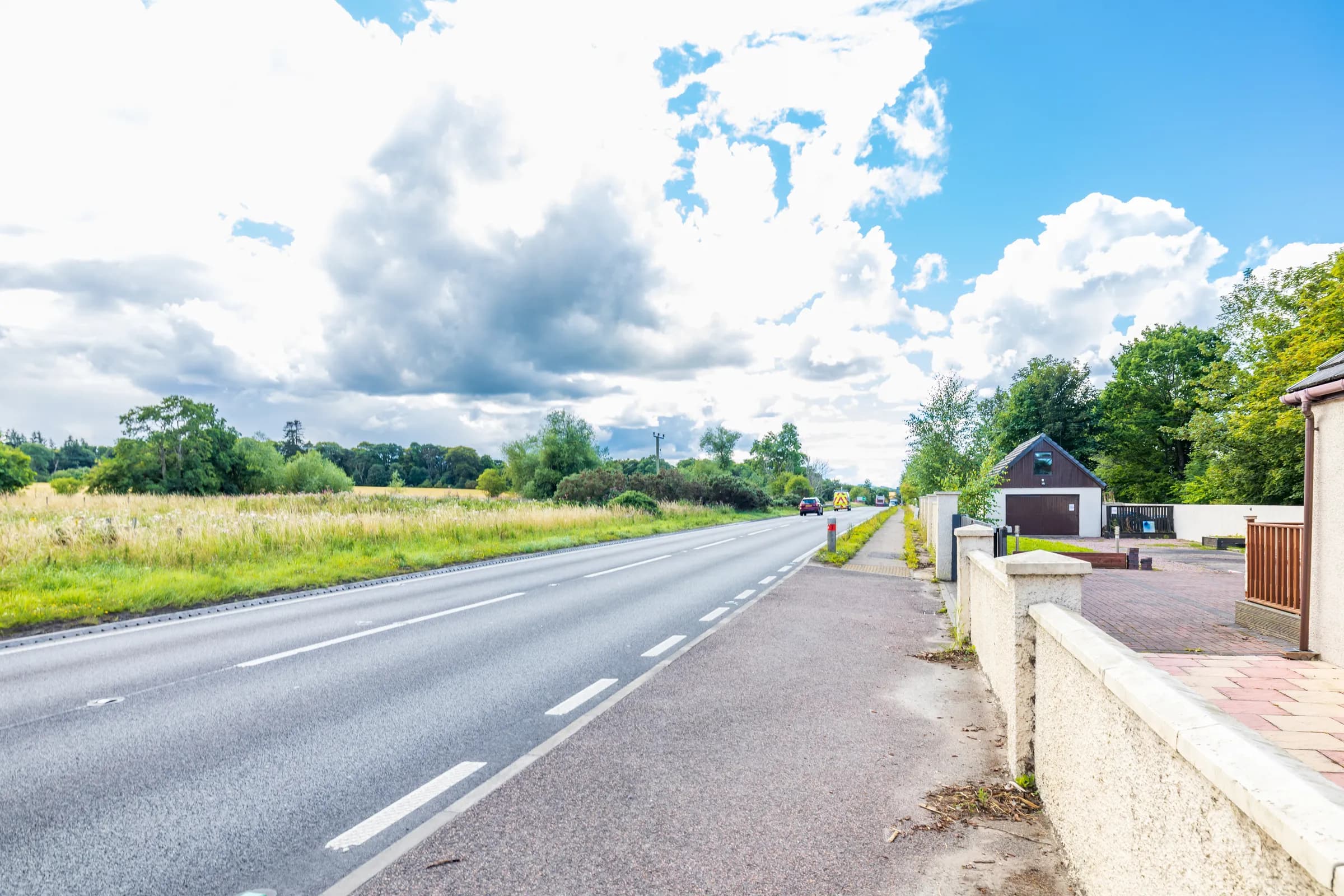 A96 looking west: Inverness 10 minutes