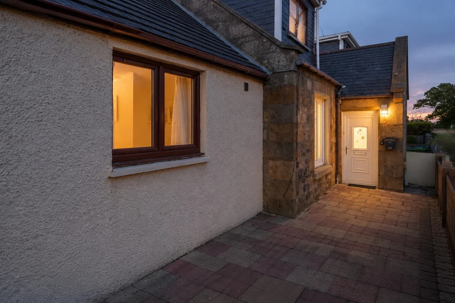 Mardon Holiday Home at dusk, self-catering accommodation near Raigmore Hospital, Inverness