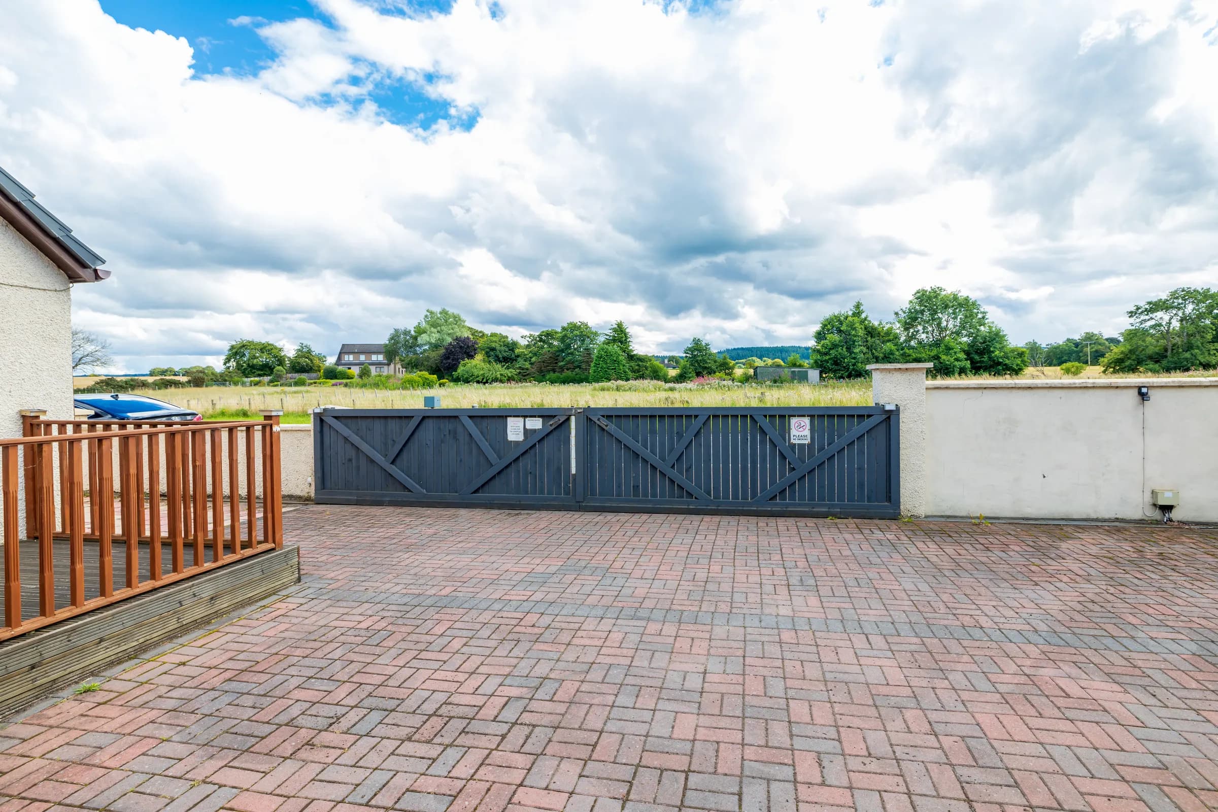 Secure sliding entrance gate from the A96